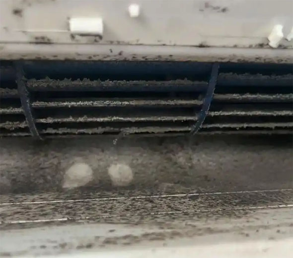 南皮空调吹的风有股烧焦味是怎么回事